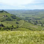 Cascina San Michele 3* コスティリオーレ・ダスティ